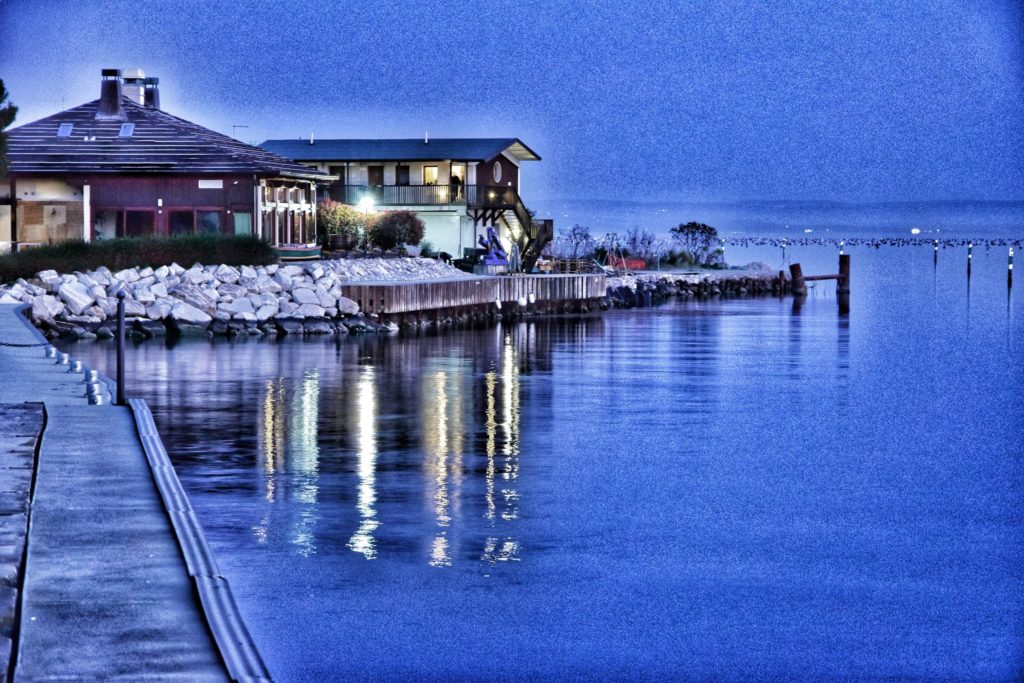 Restaurant on the bay